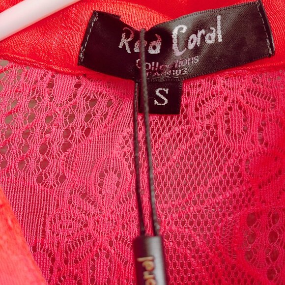 NWT HOT PINK RED CORAL BUTTON DOWN TOP WITH LACE FLORAL PANELS SIZE SMALL - Picture 11 of 12